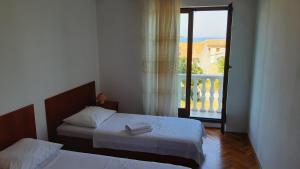 Postel nebo postele na pokoji v ubytování Apartmani Ždrelac