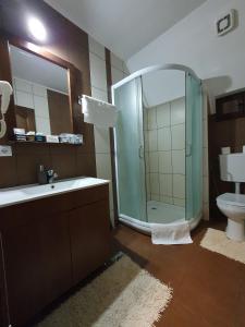 Koupelna v ubytování Hotel Tara