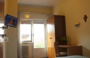 TV a/nebo společenská místnost v ubytování Casa Piccole Ancelle di Cristo Re
