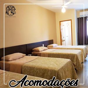 Ένα ή περισσότερα κρεβάτια σε δωμάτιο στο Portal Palace Hotel