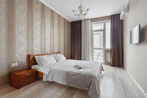 Posteľ alebo postele v izbe v ubytovaní Barkar ArCadia Apartments
