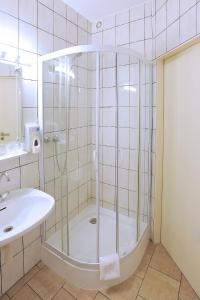 a bathroom with a shower and a sink at Best Deal Airporthotel Weeze in Weeze