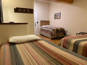 Postel nebo postele na pokoji v ubytování Trailside Inn