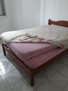 Katil atau katil-katil dalam bilik di Apto Pé na Areia