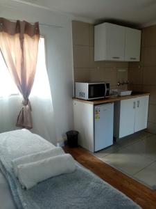 Dapur atau dapur kecil di Lior-Gil accommodation-