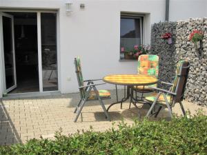 a table and two chairs on a patio at Ferienwohnung Becker in Büren