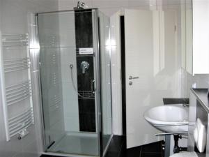 a bathroom with a shower and a toilet and a sink at Ferienwohnung Becker in Büren