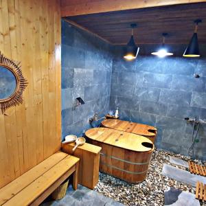 Phòng tắm tại Meo Vac Clay House