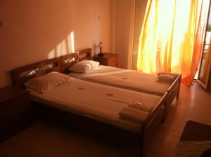 a bedroom with two beds and a window at Psaros Melinta in Plomari