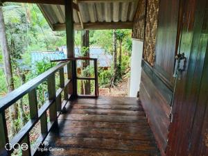 Ein Balkon oder eine Terrasse in der Unterkunft Mama's Bungalows Koh Chang Ranong