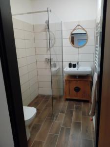 Kylpyhuone majoituspaikassa Penzion Maco Buchlovice