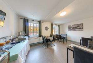 a waiting room with chairs and tables in a room at Hostel-Marburg-one in Marburg an der Lahn