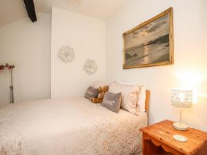 Llit o llits en una habitació de Corner Cottage