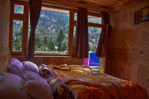מיטה או מיטות בחדר ב-Osiya Shambhu Lodge