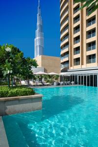 Baseinas apgyvendinimo įstaigoje Address Dubai Mall Residence - Studio and 1 Bedroom apartments by The S Holiday Homes arba netoliese