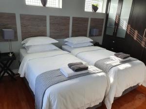 A bed or beds in a room at Apple And Spice Guest House