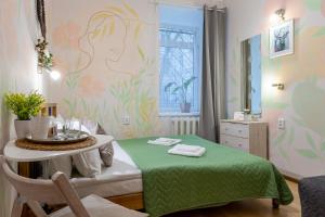 Postel nebo postele na pokoji v ubytování Boho Botanica Hotel on Nevskiy