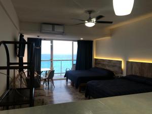 a bedroom with two beds and a view of the ocean at Salvia Cancun Aparts in Cancún