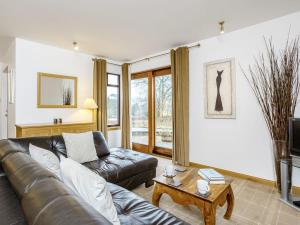 A seating area at Lock Keepers Apartment 