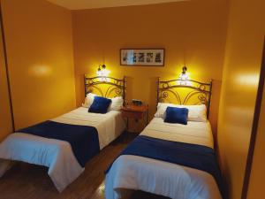 Łóżko lub łóżka w pokoju w obiekcie Hotel Rural Venta Del Alon