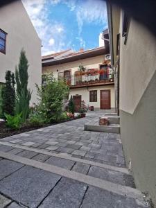 Budova, v ktorej sa apartmán nachádza