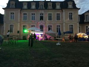 Gambar di galeri bagi chambre zen château de la Bouchatte di Chazemais