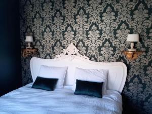 Un pat sau paturi într-o cameră la Vakantiehuis Louiselotte