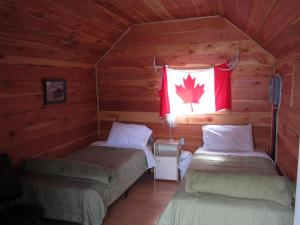 A bed or beds in a room at Log Inn & Pub