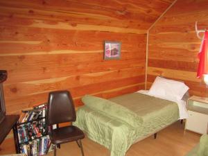 A bed or beds in a room at Log Inn & Pub