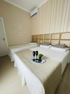 A bed or beds in a room at Villa Di Manú Pousada