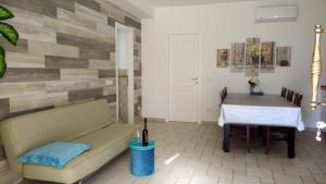 a living room with a couch and a table at Morrovalle LOVE in Morrovalle