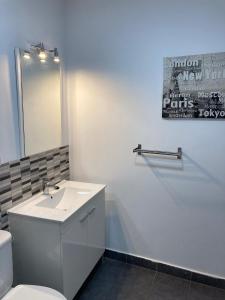 A bathroom at Céntrico, Gran Vía Sol Plaza Mayor