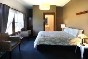Postel nebo postele na pokoji v ubytování Kermandie Hotel