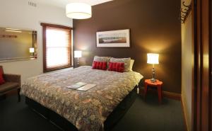 Postel nebo postele na pokoji v ubytování Kermandie Hotel