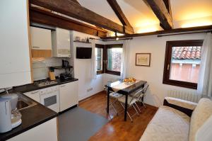 A kitchen or kitchenette at Da Bruno Homes