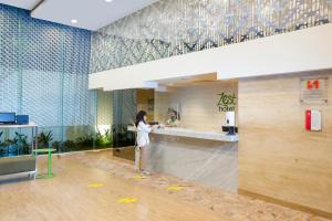 Area lobi atau resepsionis di Zest Parang Raja Solo by Swiss-Belhotel International