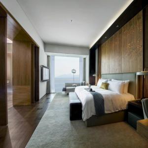 Ein Bett oder Betten in einem Zimmer der Unterkunft InterContinental Zhuhai by IHG