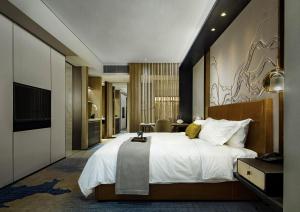 Ein Bett oder Betten in einem Zimmer der Unterkunft InterContinental Zhuhai by IHG