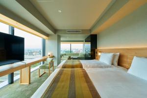 Giường trong phòng chung tại Fujisan Mishima Tokyu Hotel