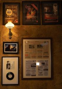 Certifikát, hodnocení, plakát nebo jiný dokument vystavený v ubytování Brogans Bar & Hotel