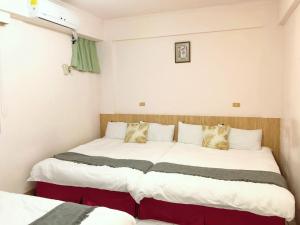 A bed or beds in a room at Chia Yun Homestay