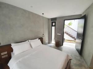 Giường trong phòng chung tại Luxurious Georgetown Townhouse in Core Zone