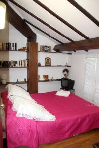 Säng eller sängar i ett rum på One bedroom apartement with terrace and wifi at La Spezia