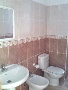 One bedroom apartement with sea view furnished terrace and wifi at Villa de Mazo tesisinde bir banyo