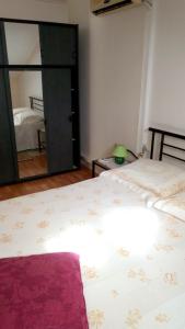 Una cama o camas en una habitación de Appartement de 2 chambres avec vue sur la mer balcon amenage et wifi a Goyave a 2 km de la plage