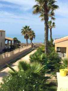 スコリッティにある2 bedrooms appartement at Scoglitti 100 m away from the beach with sea view and enclosed gardenのギャラリーの写真