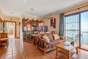 A kitchen or kitchenette at Charming house with sea view, Nerja and private pool