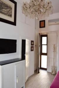 TV at/o entertainment center sa Studio with furnished balcony and wifi at Pisticci