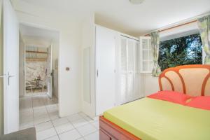 A bed or beds in a room at Appartement d'une chambre avec terrasse amenagee et wifi a Fort de France a 7 km de la plage