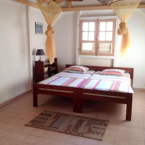 a bedroom with a bed with a window and a rug at Studio avec vue sur la mer jardin clos et wifi a Les Trois Ilets in Les Trois-Îlets
